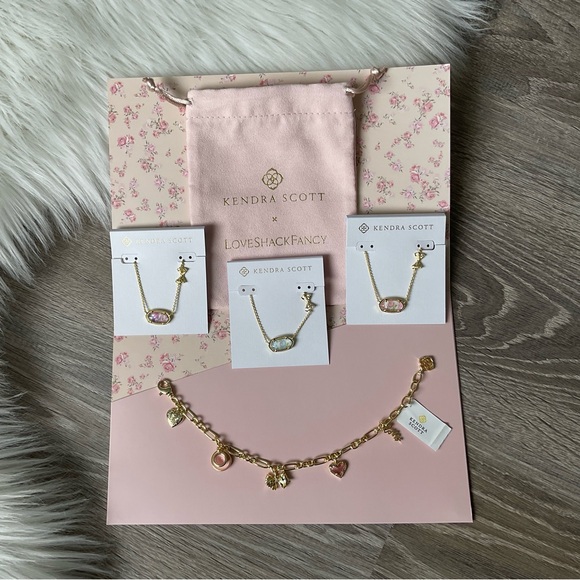 🦋KENDRA SCOTT x LOVESHACKFANCY Elisa Necklace in Blue Blooming Heirloom - Picture 5 of 9